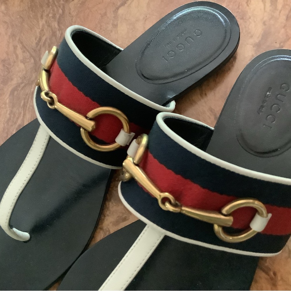 Gucci Black and Red Sandals with Gold Accents - Picture 6 of 7